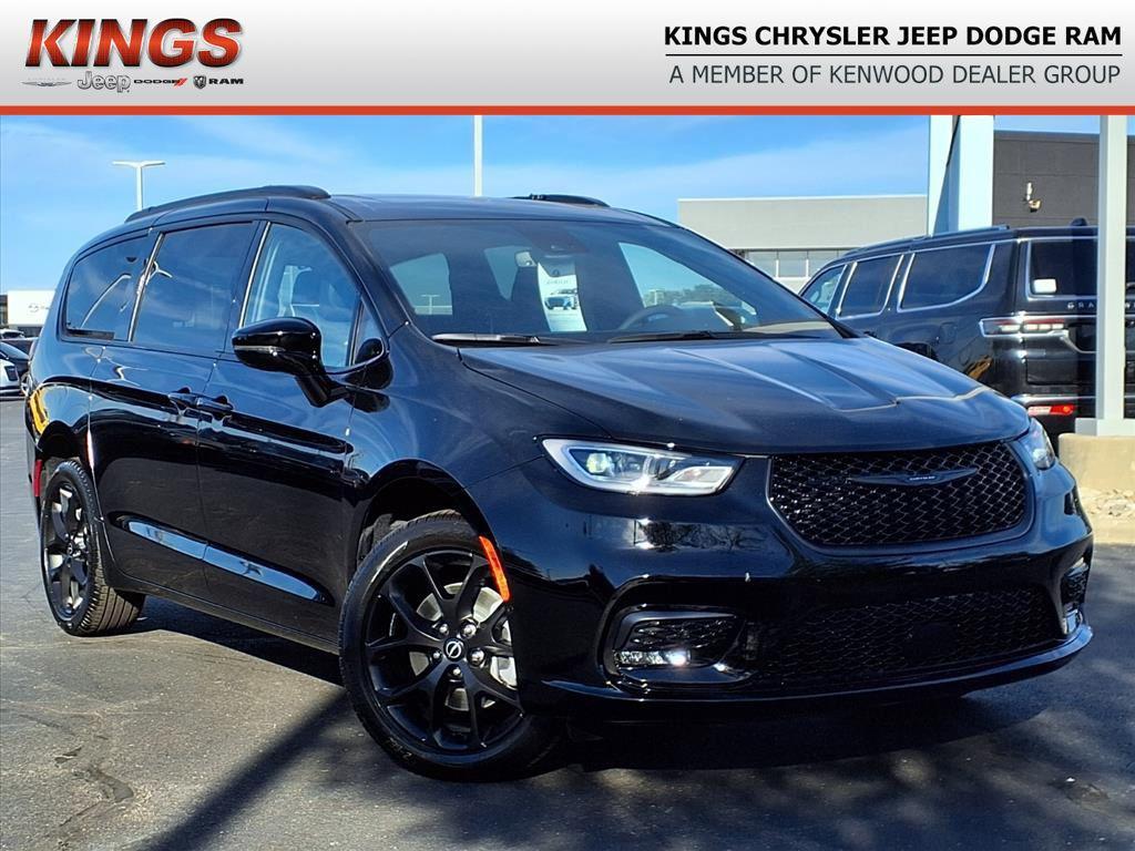 new 2026 Chrysler Pacifica car, priced at $49,699