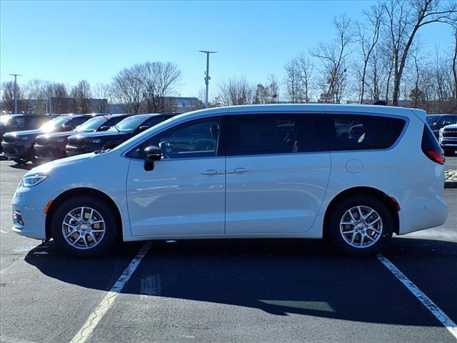 new 2025 Chrysler Pacifica car, priced at $45,425