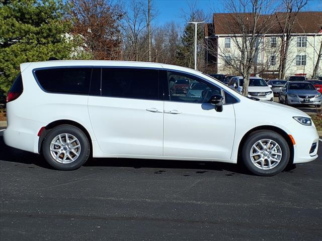 new 2025 Chrysler Pacifica car, priced at $45,425