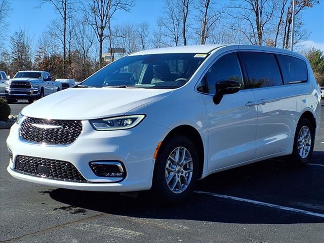 new 2025 Chrysler Pacifica car, priced at $45,425