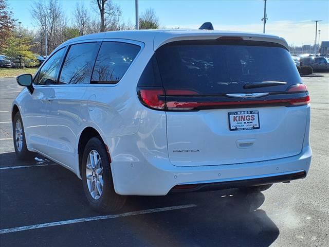 new 2025 Chrysler Pacifica car, priced at $45,425