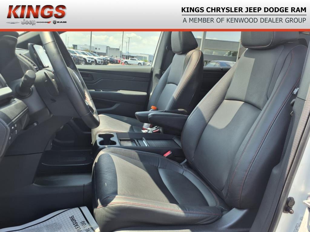 used 2024 Honda Odyssey car, priced at $40,000