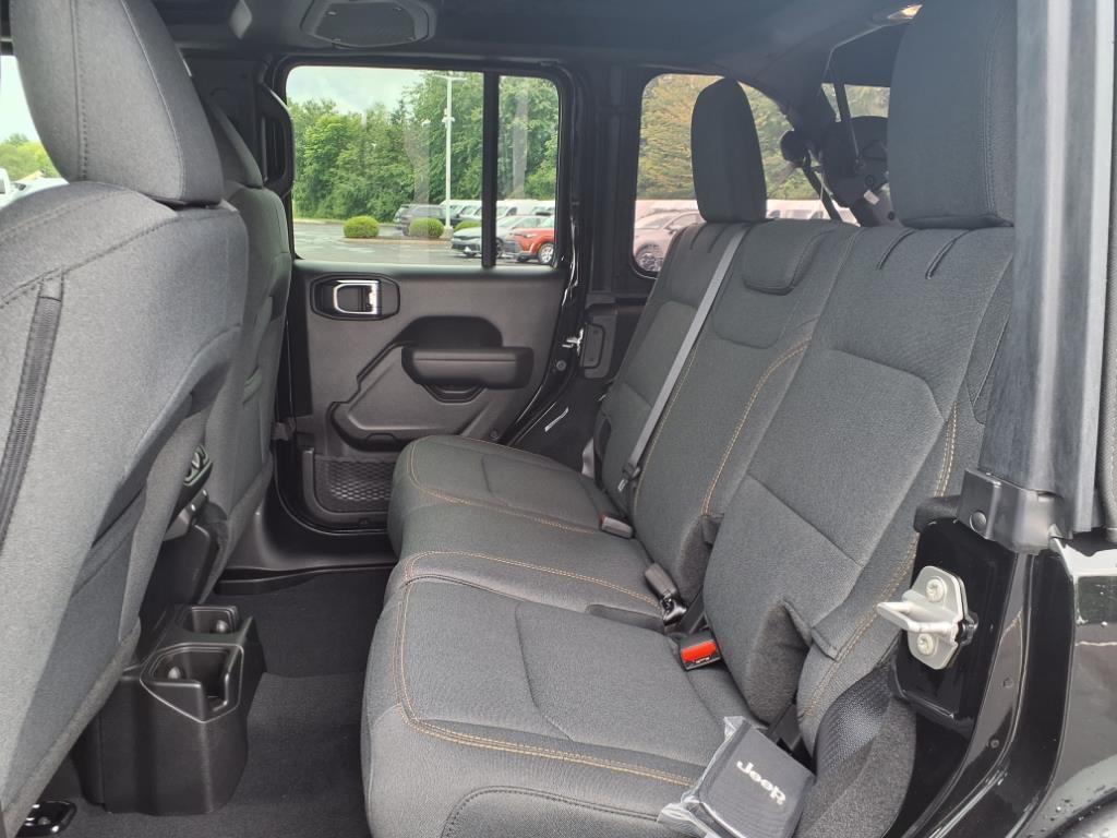 new 2025 Jeep Wrangler car, priced at $43,067