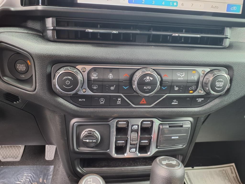 new 2025 Jeep Wrangler car, priced at $43,067