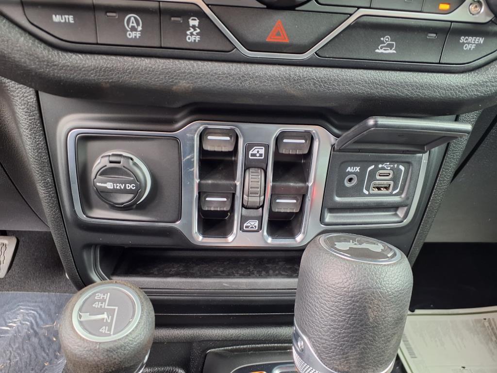 new 2025 Jeep Wrangler car, priced at $43,067