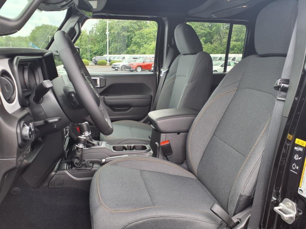new 2025 Jeep Wrangler car, priced at $43,067