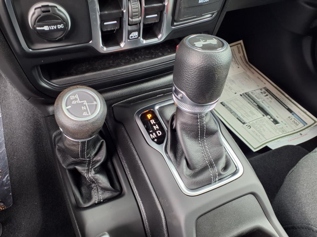 new 2025 Jeep Wrangler car, priced at $43,067