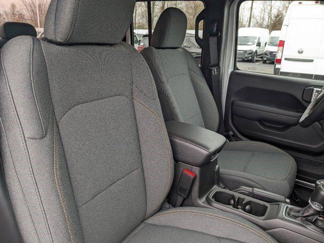 new 2024 Jeep Gladiator car, priced at $39,850