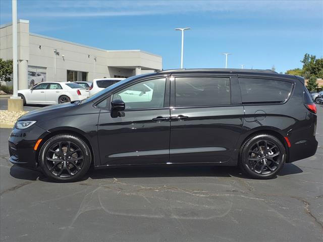 new 2024 Chrysler Pacifica car, priced at $48,710