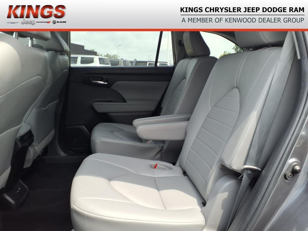 used 2022 Toyota Highlander car, priced at $35,000