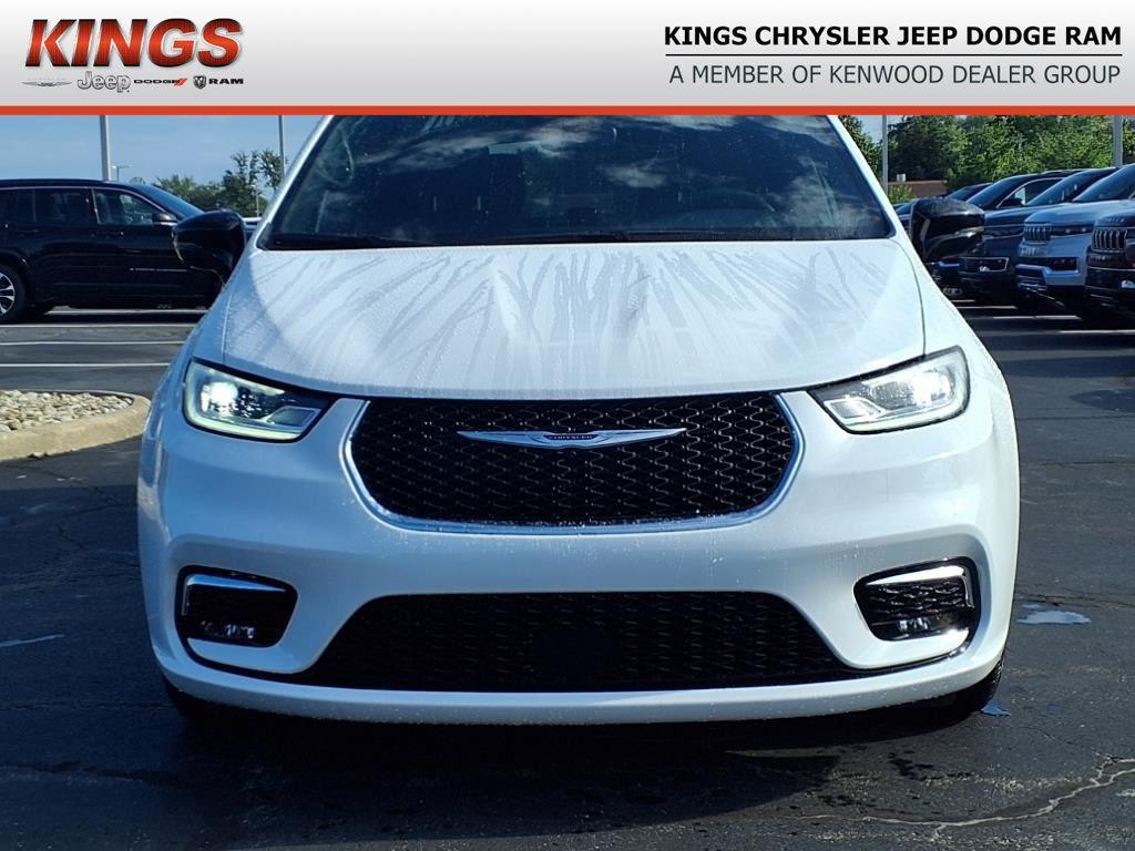 new 2025 Chrysler Pacifica car, priced at $42,236