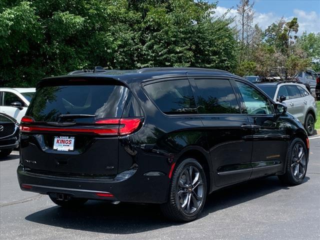 new 2024 Chrysler Pacifica car, priced at $48,850