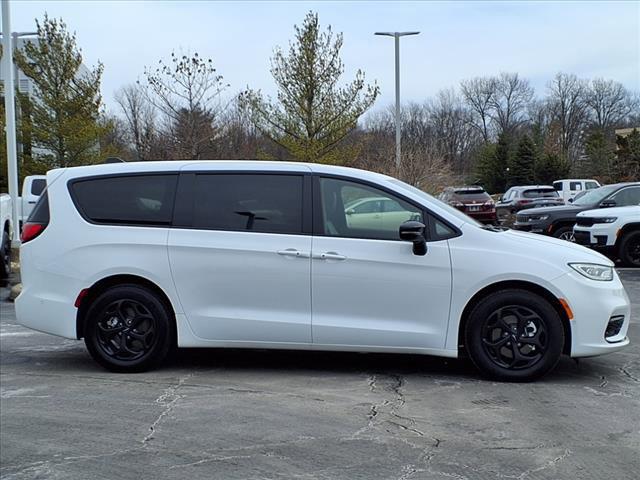 new 2024 Chrysler Pacifica Hybrid car, priced at $43,950