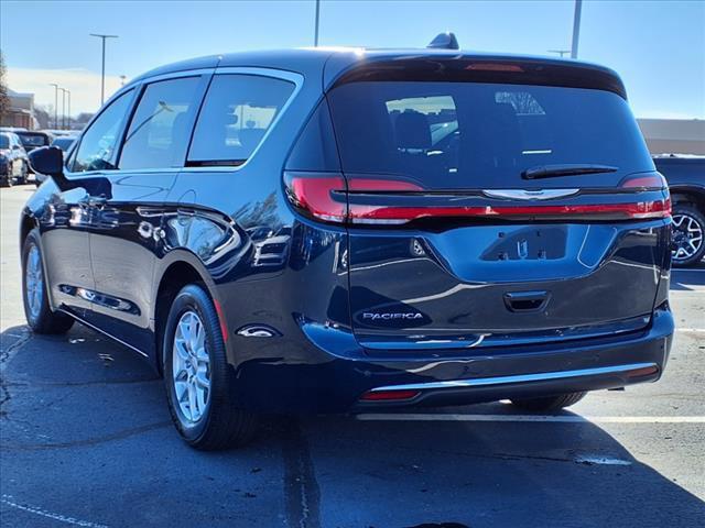 new 2025 Chrysler Pacifica car