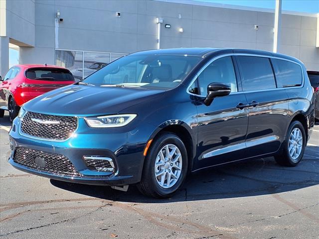 new 2025 Chrysler Pacifica car