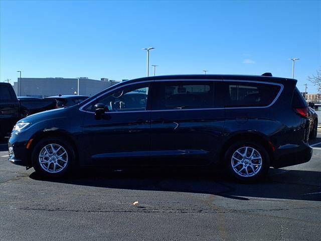 new 2025 Chrysler Pacifica car