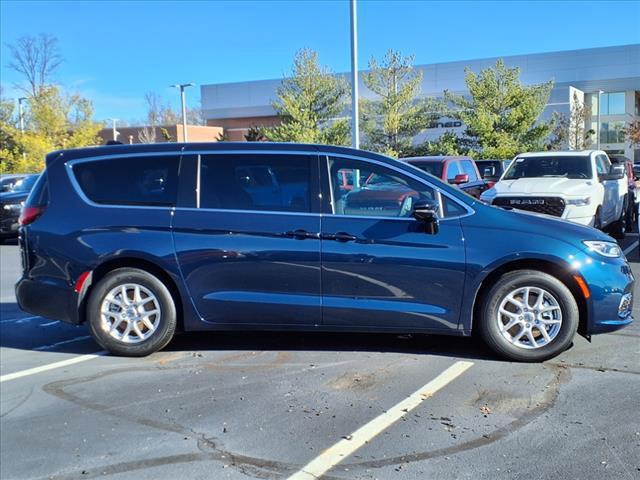 new 2025 Chrysler Pacifica car