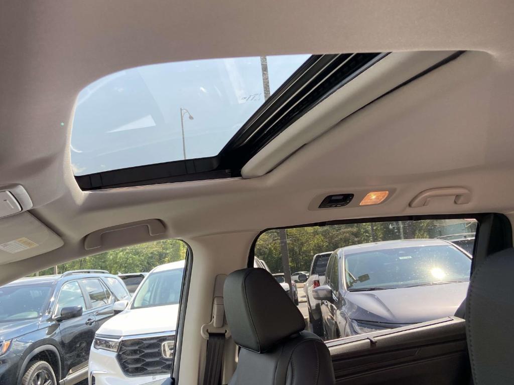 new 2026 Honda Odyssey car, priced at $42,083
