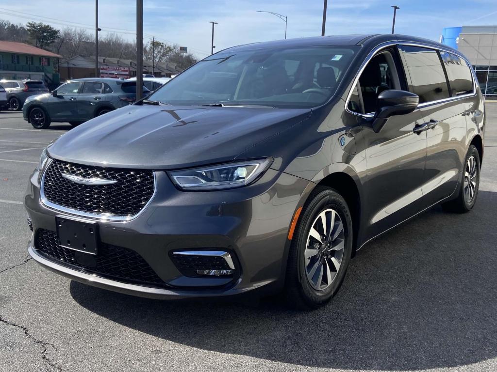 used 2022 Chrysler Pacifica Hybrid car, priced at $29,555