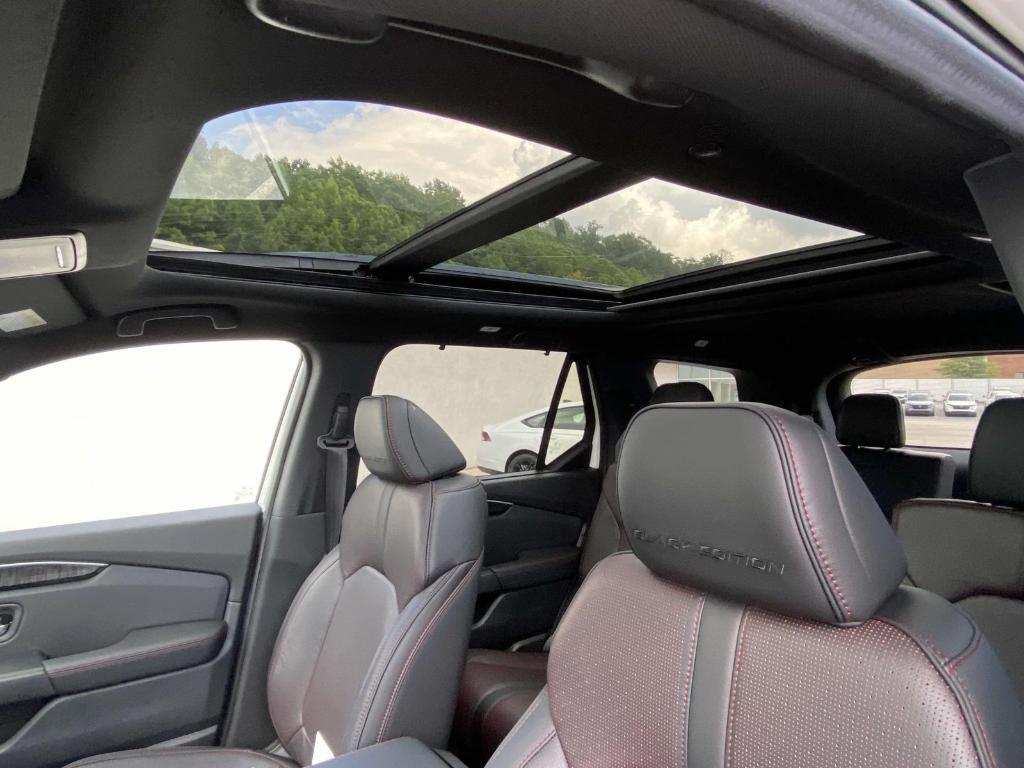 new 2025 Honda Pilot car, priced at $53,975