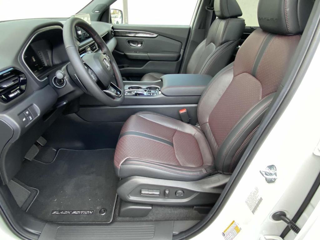 new 2025 Honda Pilot car, priced at $53,975