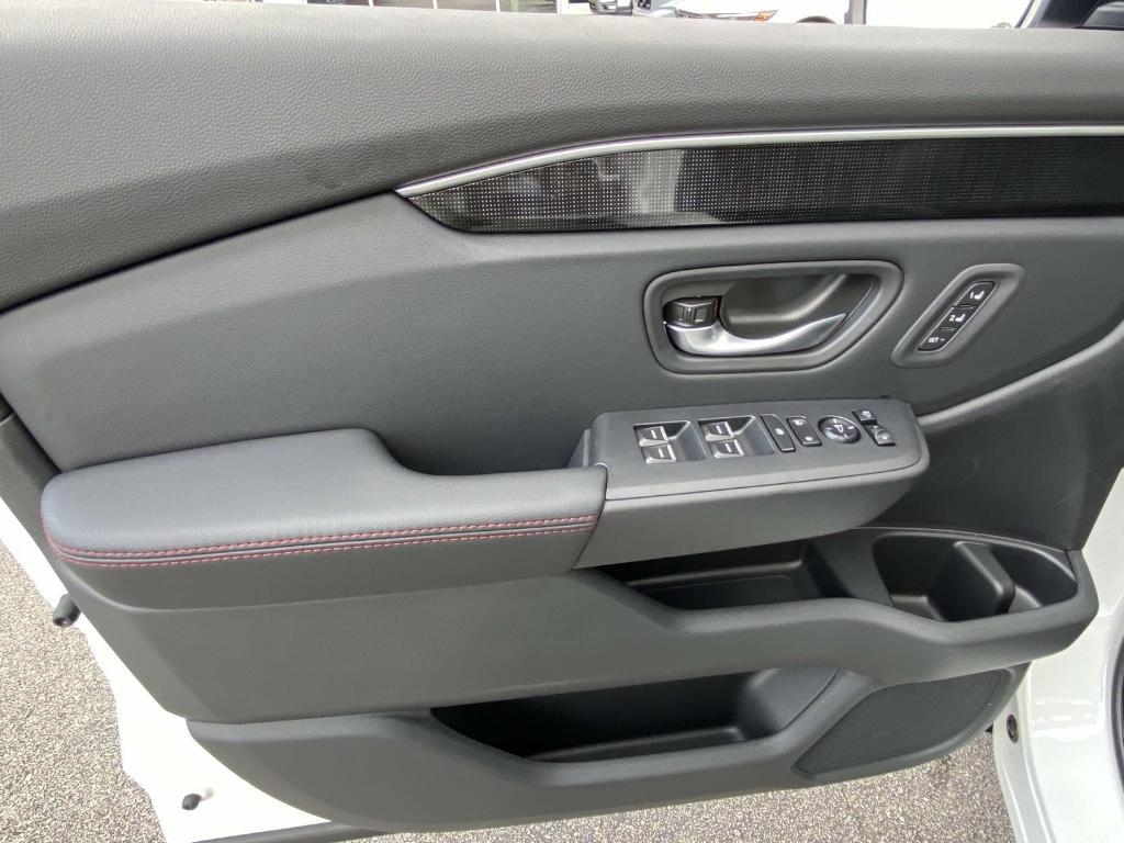 new 2025 Honda Pilot car, priced at $53,975