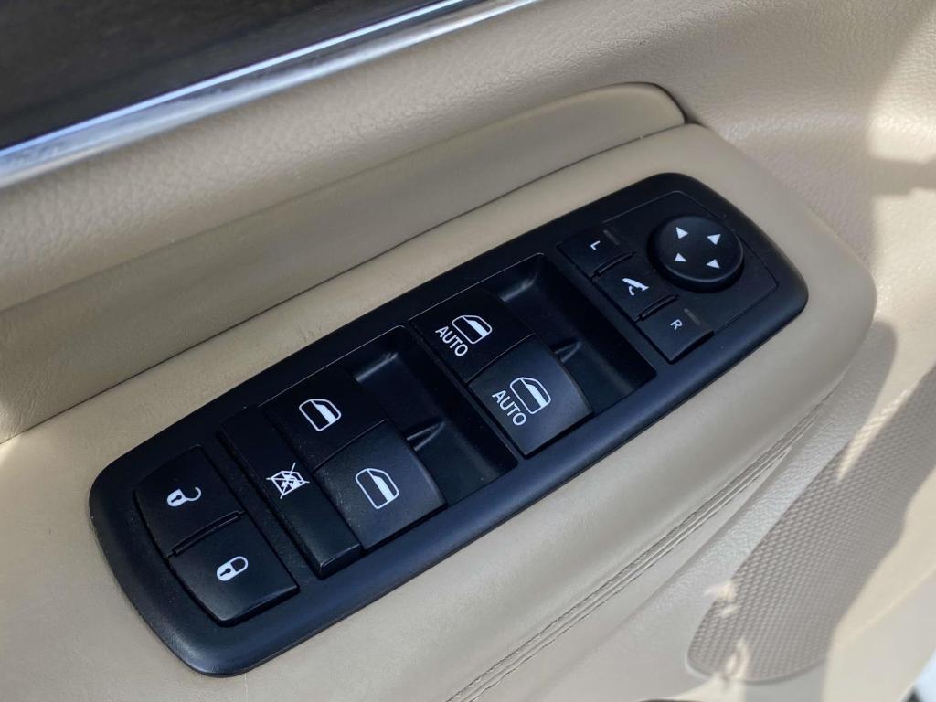 used 2017 Jeep Grand Cherokee car, priced at $16,555