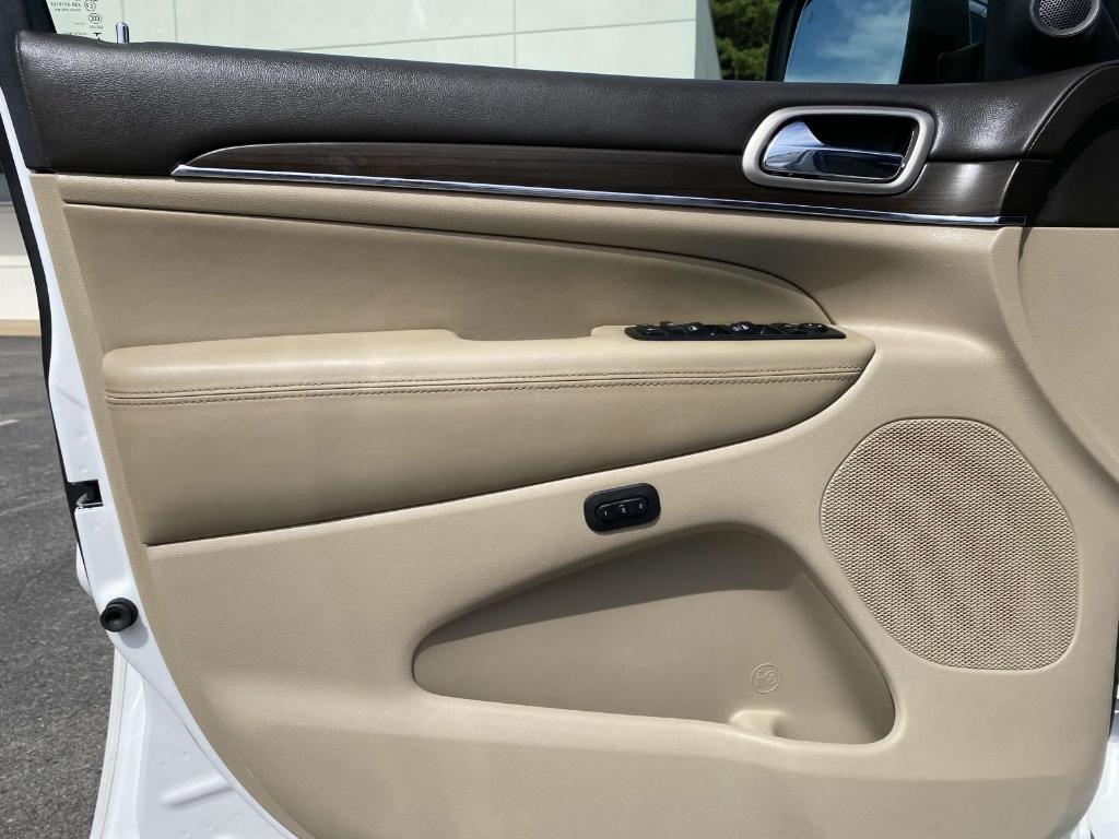 used 2017 Jeep Grand Cherokee car, priced at $16,555