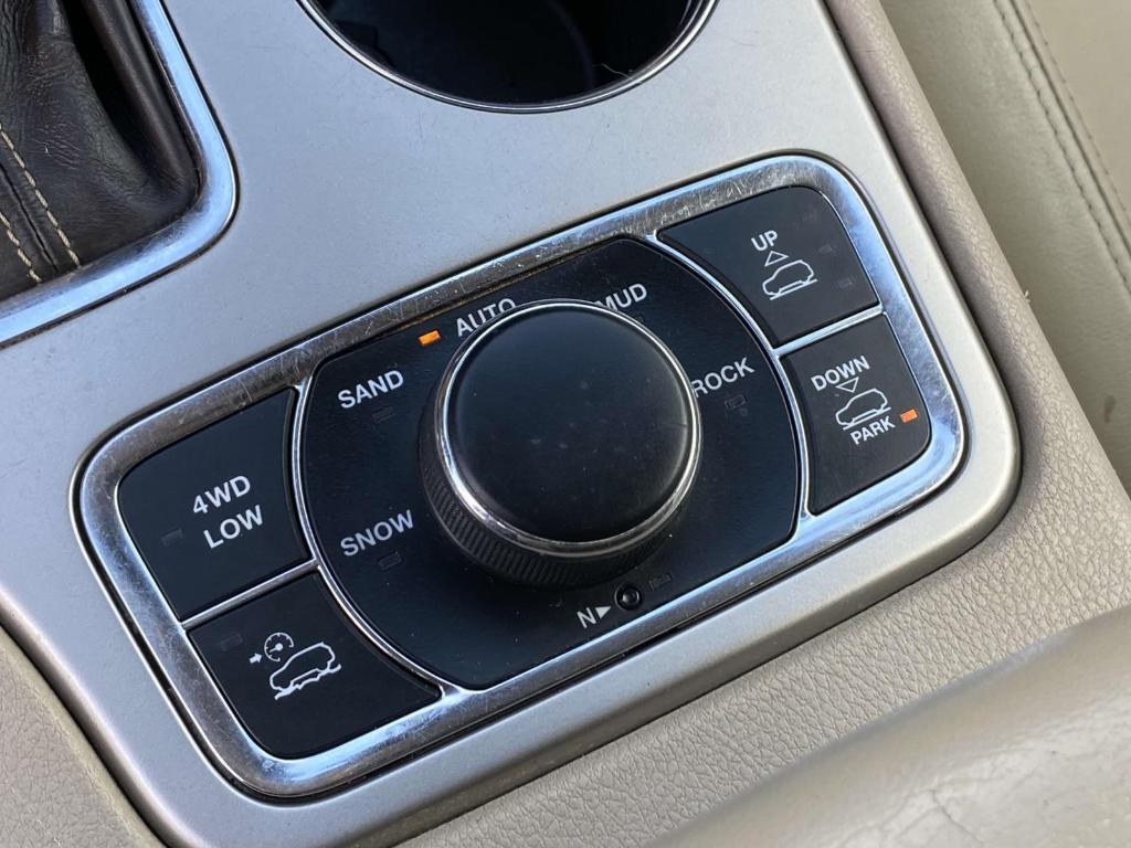 used 2017 Jeep Grand Cherokee car, priced at $16,555