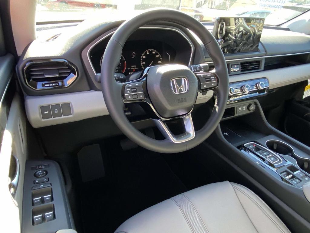 new 2025 Honda Pilot car, priced at $43,298