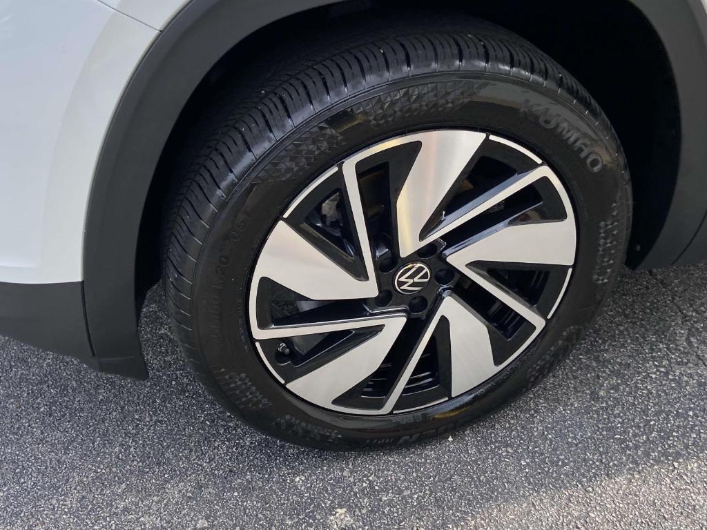 used 2024 Volkswagen Atlas car, priced at $35,555