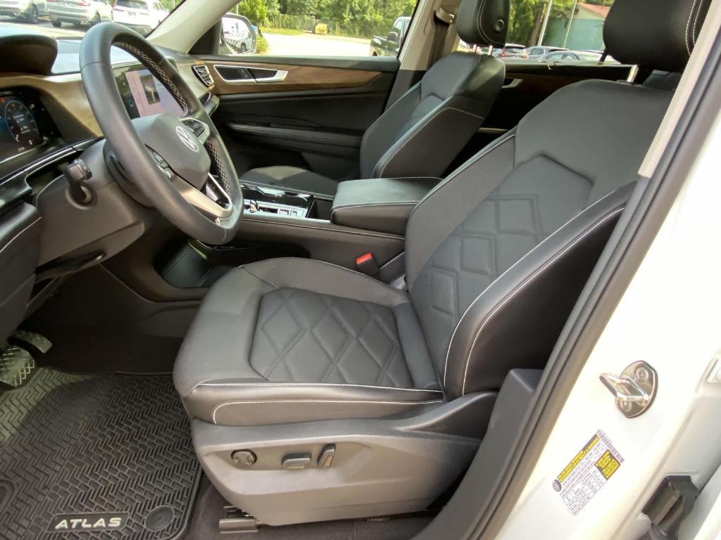used 2024 Volkswagen Atlas car, priced at $35,555
