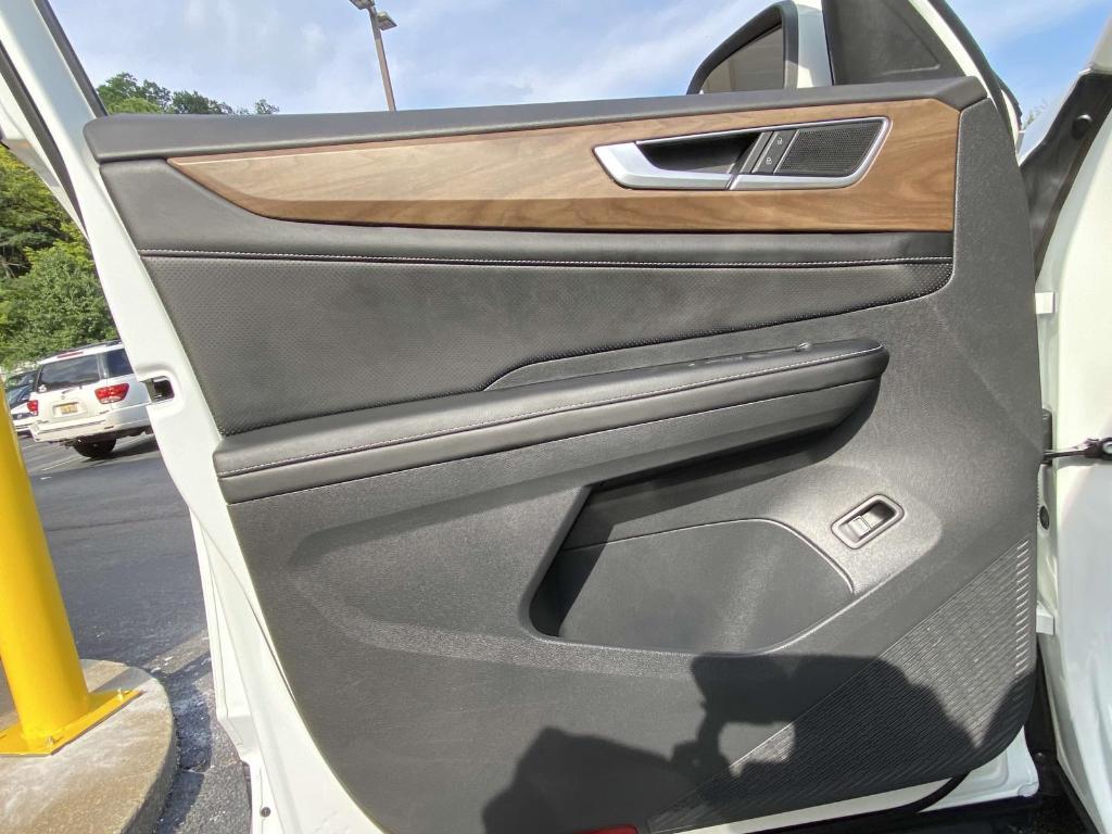used 2024 Volkswagen Atlas car, priced at $35,555