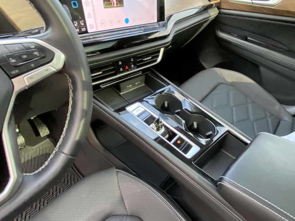 used 2024 Volkswagen Atlas car, priced at $35,555