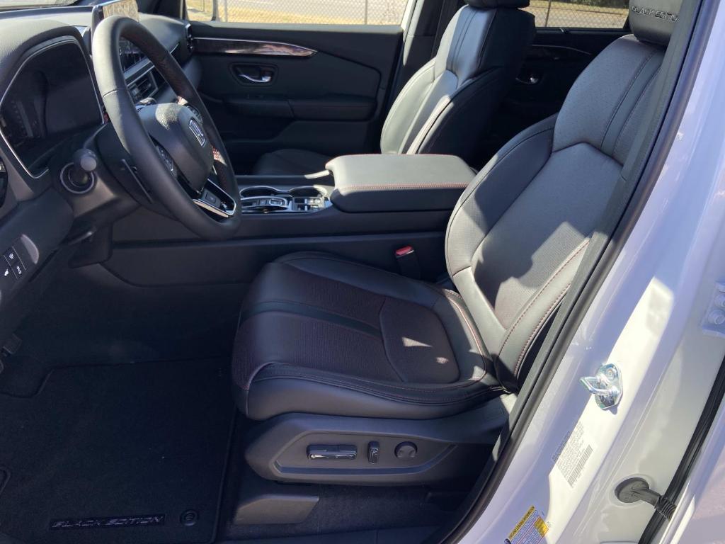 new 2025 Honda Pilot car, priced at $54,526