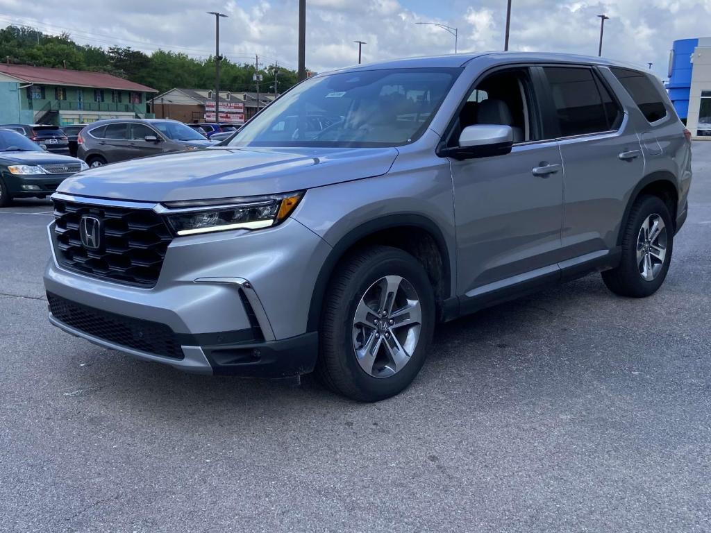 used 2025 Honda Pilot car, priced at $41,450