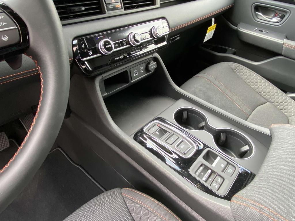 used 2025 Honda Pilot car, priced at $38,605