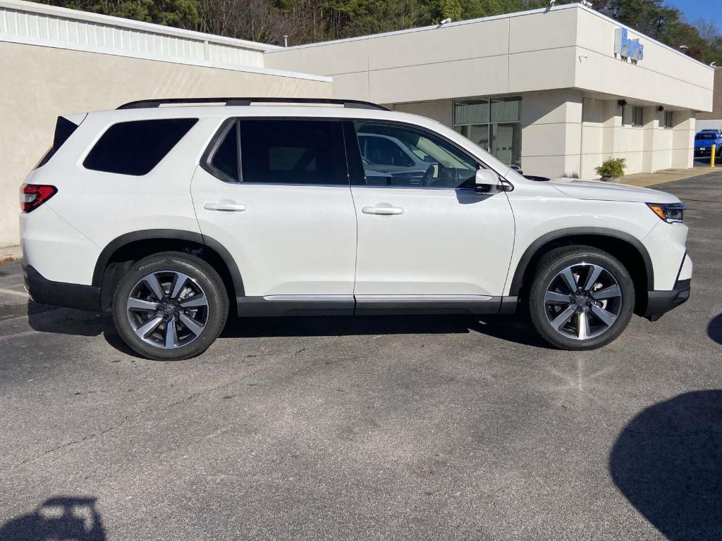 new 2025 Honda Pilot car, priced at $53,649