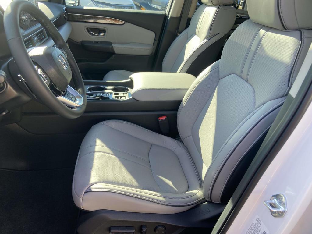 new 2025 Honda Pilot car, priced at $53,649