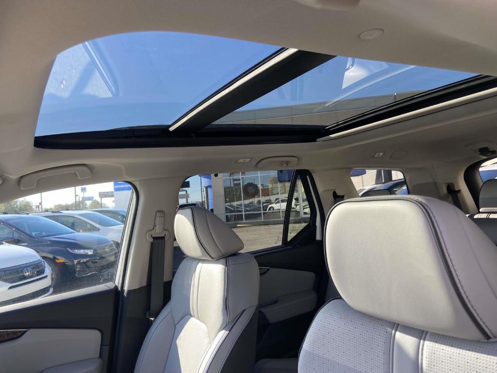 new 2025 Honda Pilot car, priced at $53,649