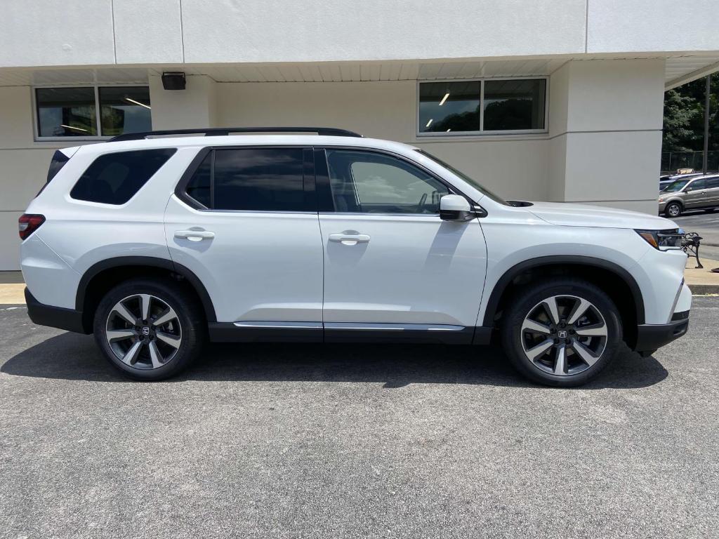 new 2025 Honda Pilot car