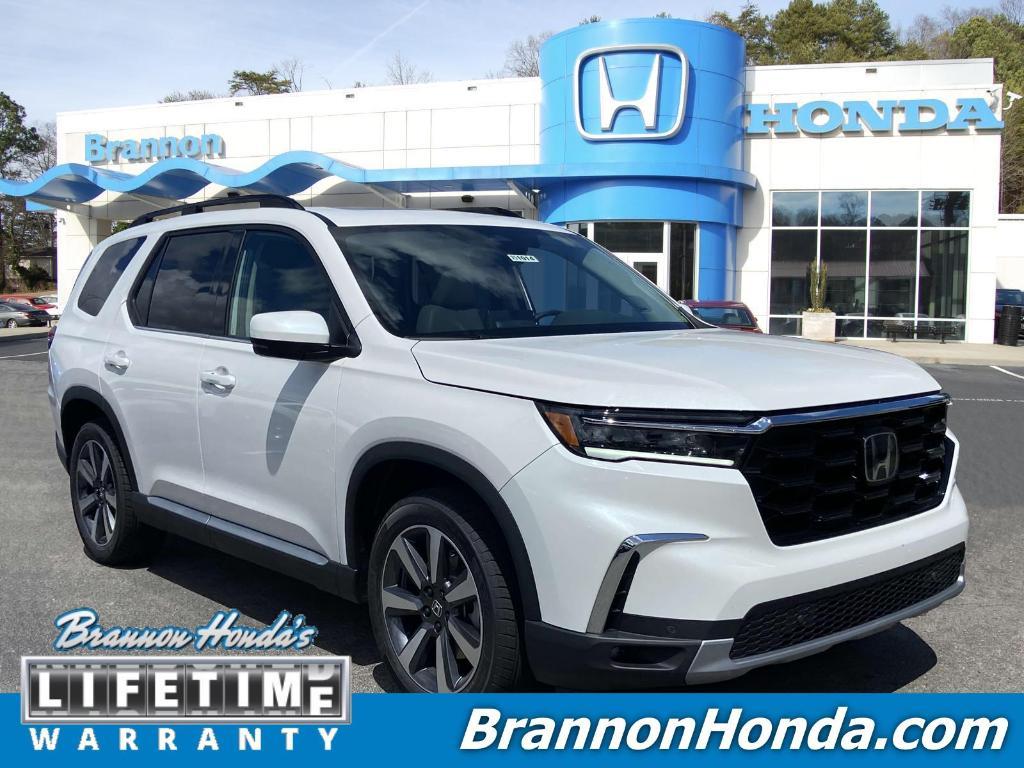 new 2025 Honda Pilot car, priced at $46,700