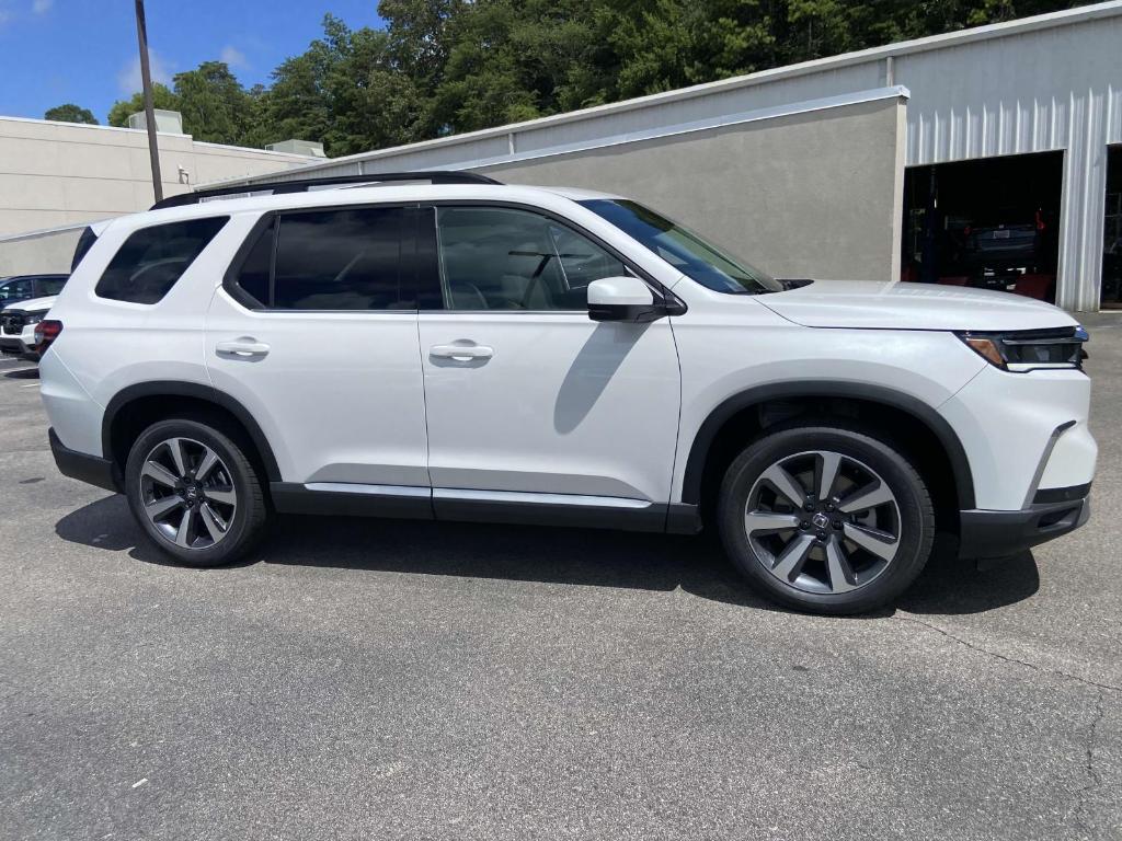 new 2025 Honda Pilot car