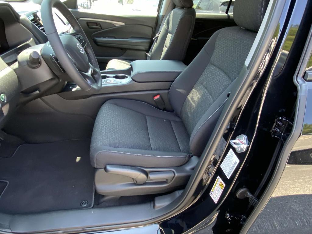 new 2025 Honda Ridgeline car, priced at $39,713