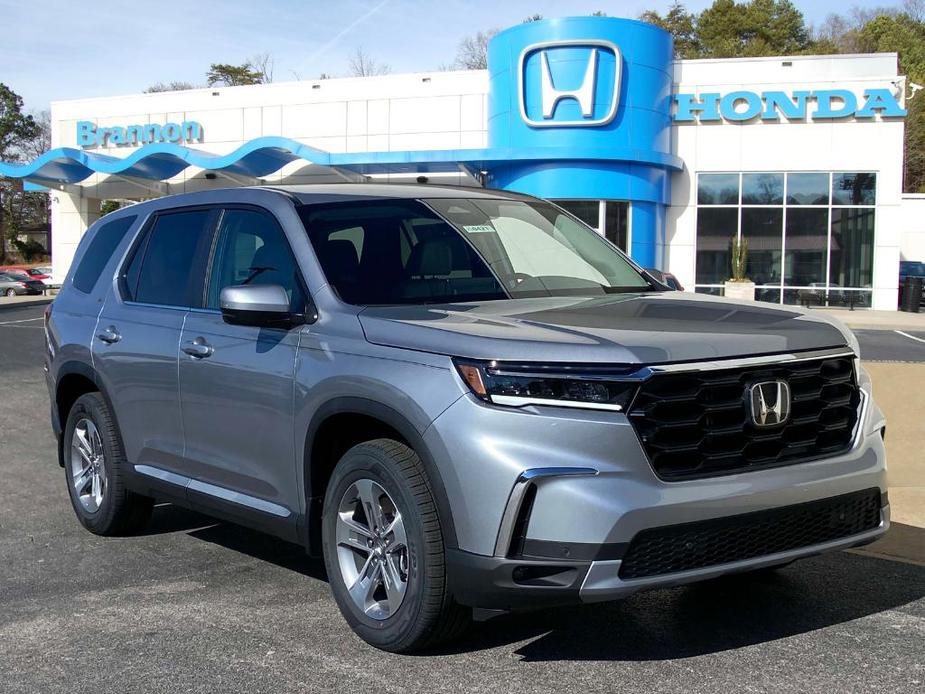 new 2025 Honda Pilot car, priced at $45,625