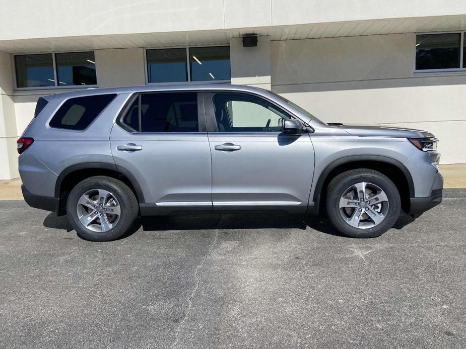 new 2025 Honda Pilot car, priced at $45,625