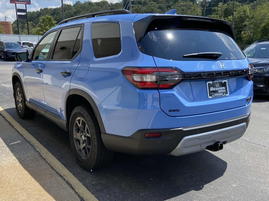 new 2025 Honda Pilot car, priced at $48,259