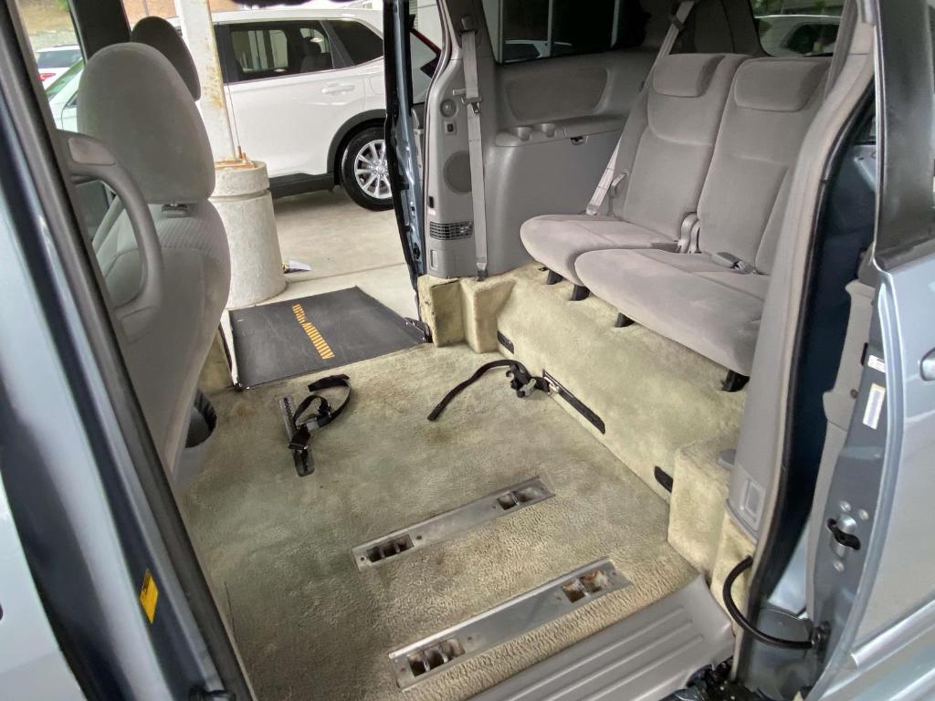used 2004 Toyota Sienna car, priced at $10,888