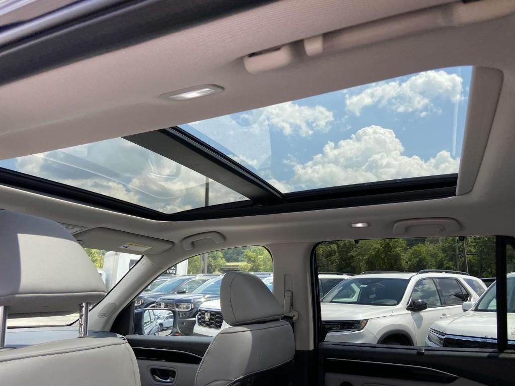 new 2025 Honda Pilot car, priced at $48,739