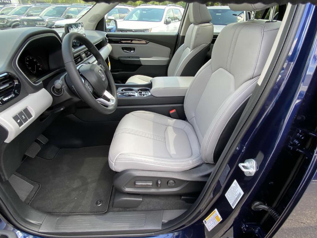 new 2025 Honda Pilot car, priced at $48,739